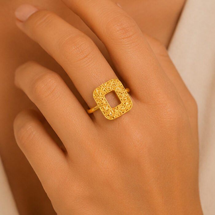 E4