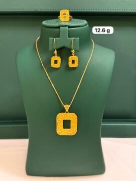 Elegant Gold Square Pendant Jewelry Set