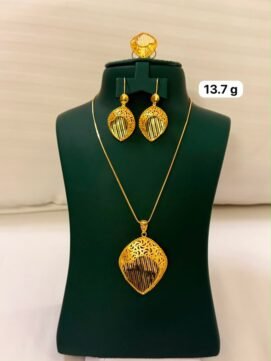 Elegant Golden Filigree Leaf Jewellery Set