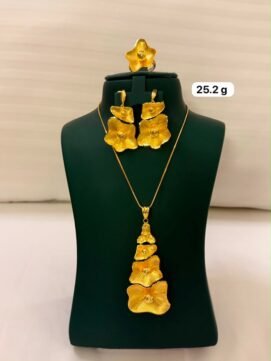 Elegant Golden Floral Jewellery Set